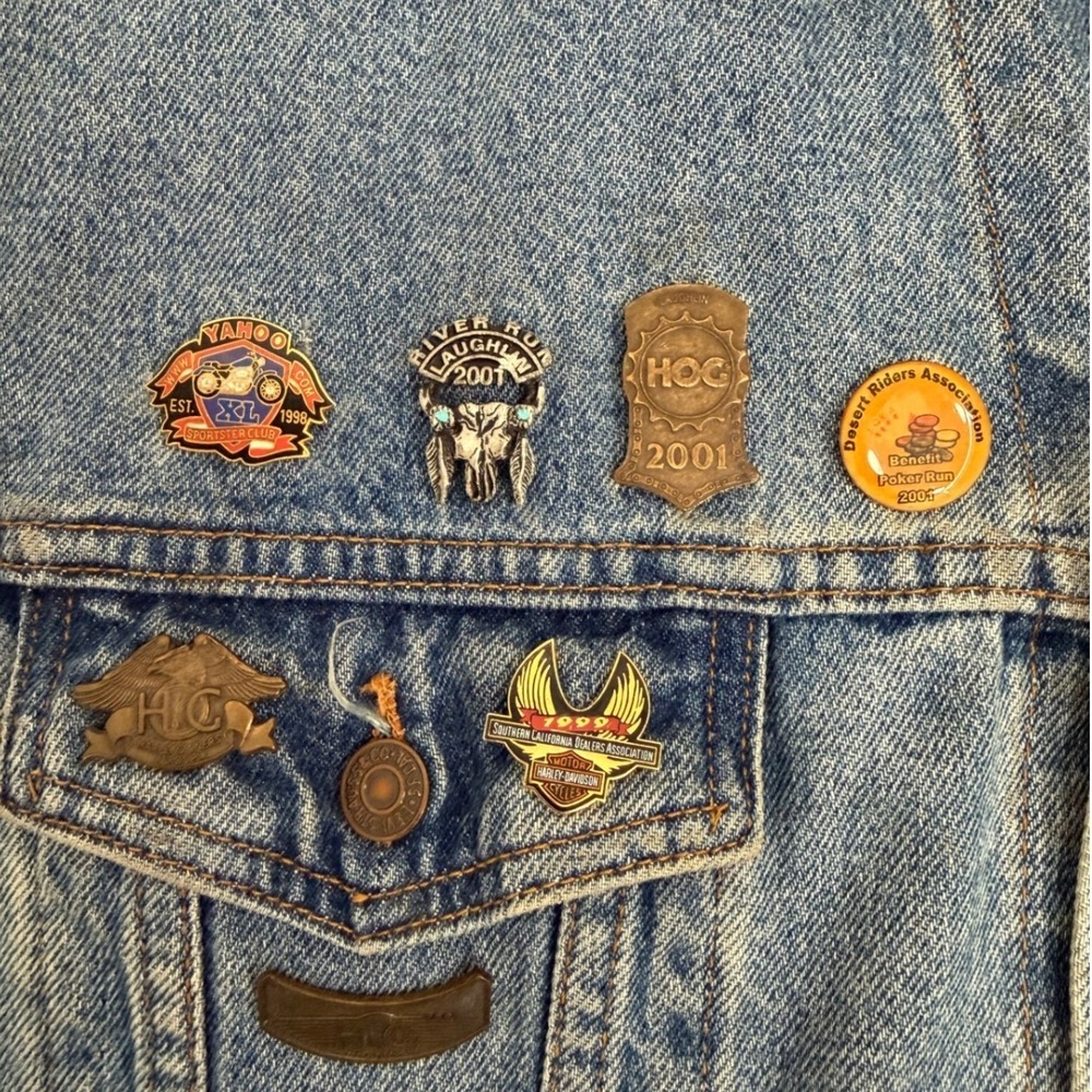 Vintage Levis Denim Vest XL Riding For Christian Motorcycles Patches Harley Pins - Picture 5 of 16